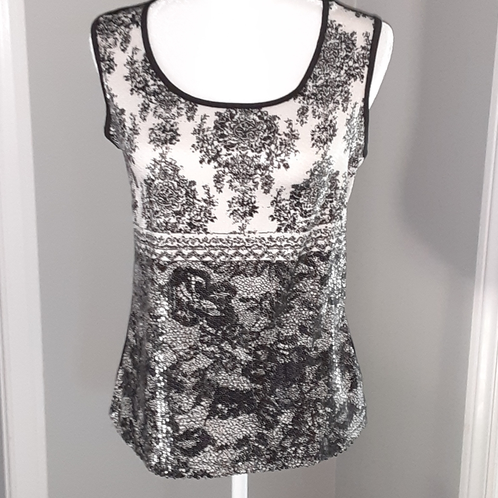Beautiful Black/White Sequin Shell!